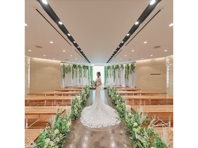 結婚式で使用するチャペルにて、会議、講演会、説明会、表彰式など様々な目的でご利用可能。