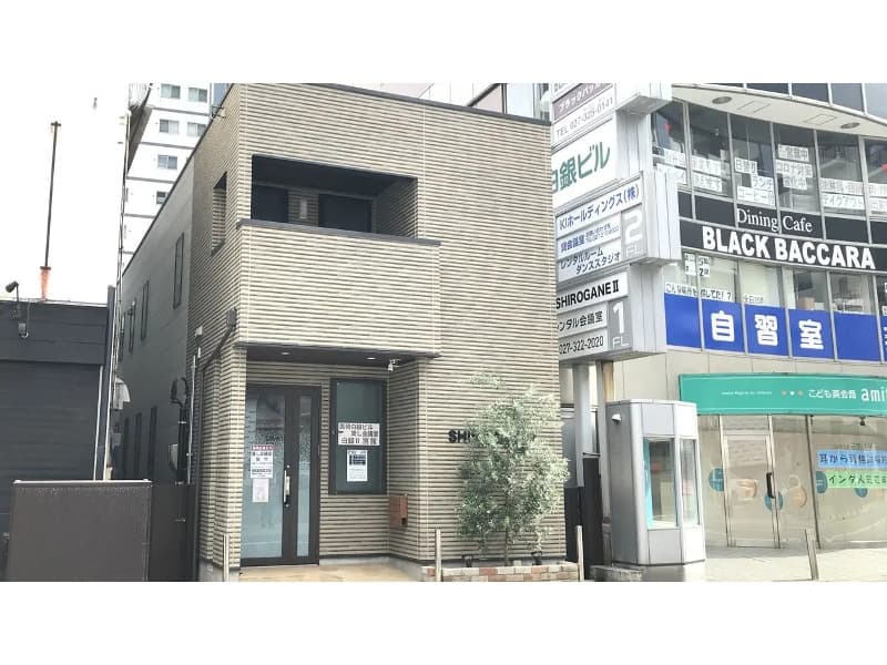 白銀ビル　別館外観（右建物は本館です）