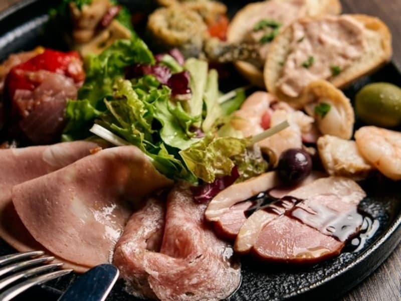 ロジック特製 本日の前菜盛り合わせは、迷った時に