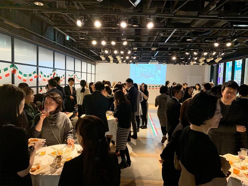 照明設備一式、音響設備一式、スクリーン、バーカウンター、デジタルサイネージなど充実の設備が揃います