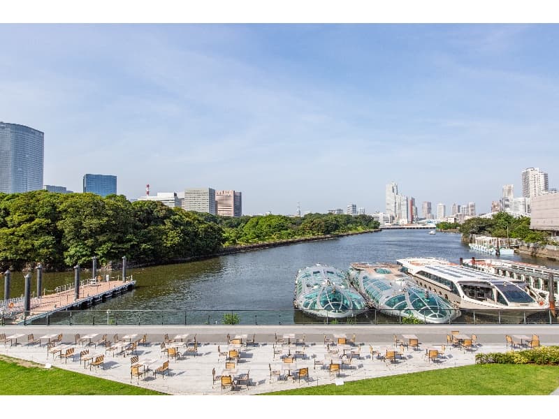 浜離宮・東京湾を臨むテラスからの景色