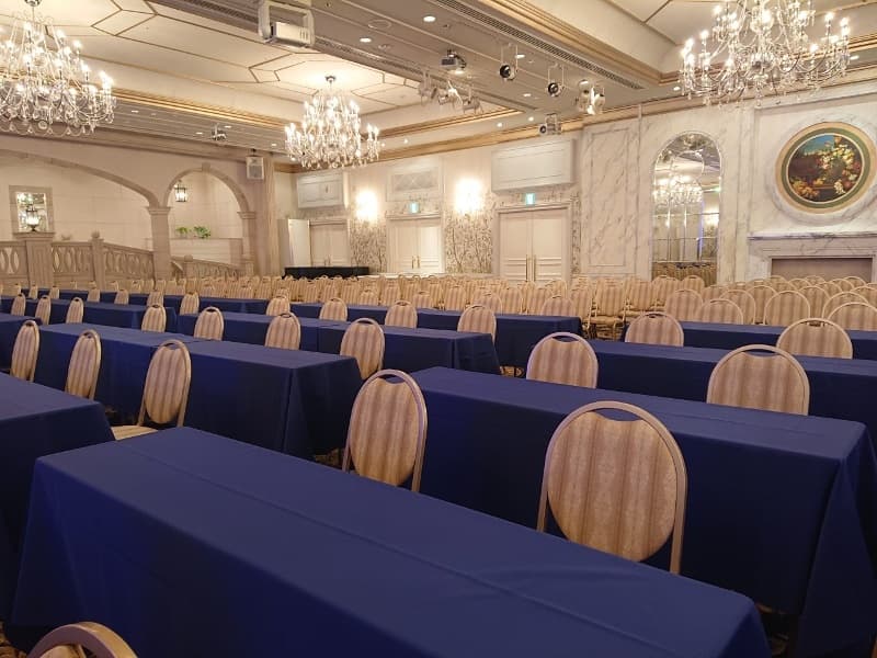 ■7F大宴会場「パルフィ・アマリエ」
正餐：360名/立食：500名
スクール：408名/シアター：650名