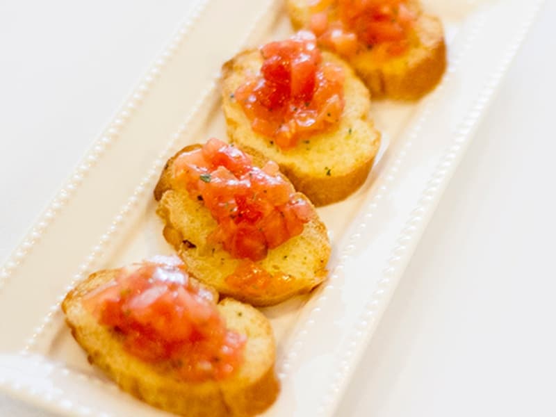 季節ごとの旬素材で作られるシェフこだわりの美味秀逸なパーティメニュー。その味わいを深めてくれるドリンクも多数ご用意。
親しみやすいブッフェスタイルと安定のオンテーブルスタイルなど、メニュー等へのご要望等も承りますのでお気軽にお問合せください。
