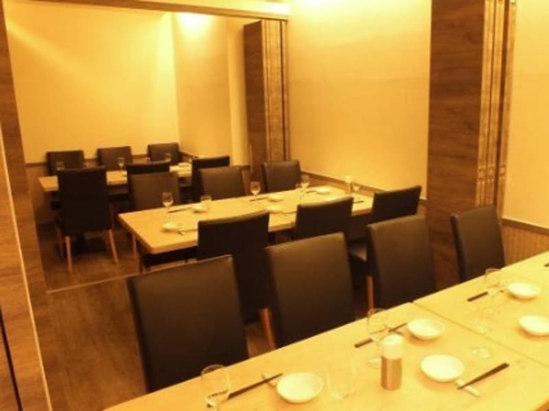 ご利用人数に合わせたレイアウト変更可能です。お問い合わせ時にご相談ください。