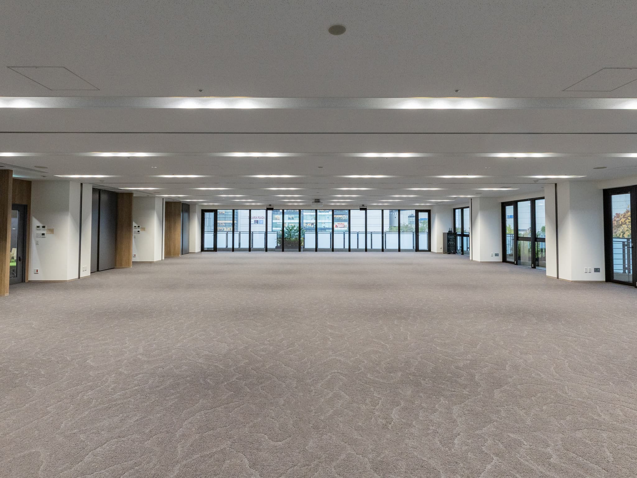 展示会や体験型イベントなど様々な用途に対応　～100坪会議室～