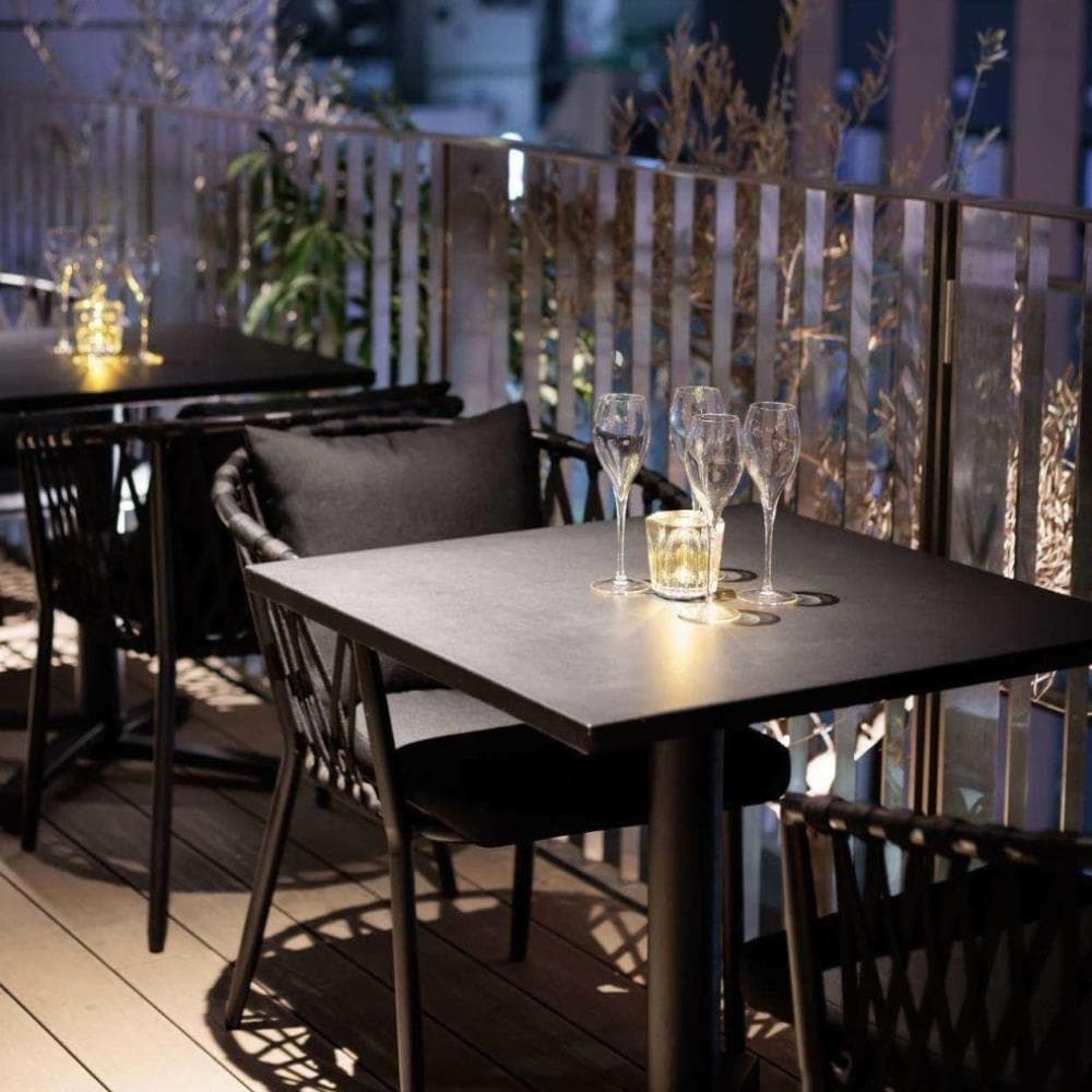 夜のテーブル席_X PLACE water terrace<歌舞伎町タワー5階>