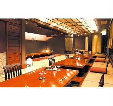 落ち着いた雰囲気のお座敷は掘りごたつ式で厳選素材の和食料理を ご堪能いただけます。