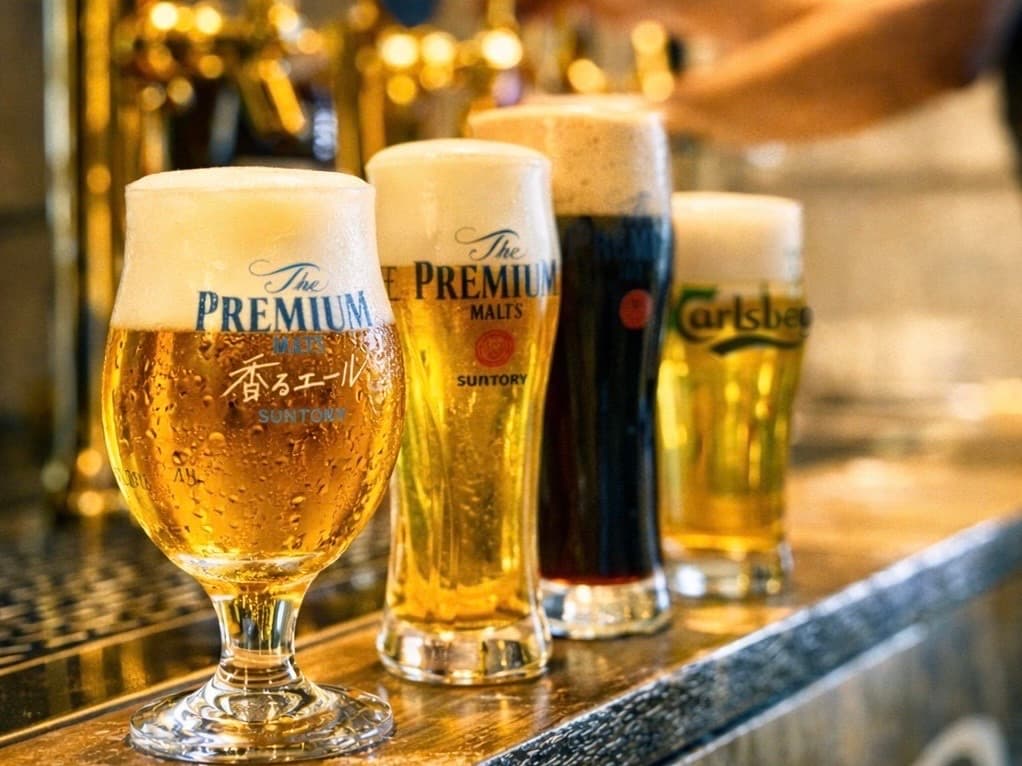 ドリンクはセルフサービスで飲み放題！
自分で注げる樽生ビール4種！