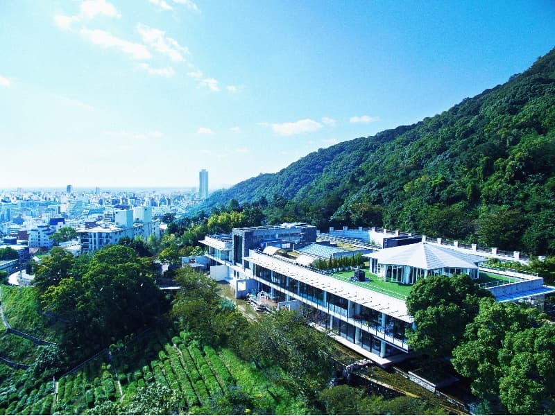 空・水・緑につつまれた360°ナチュラルビュー「北野クラブソラ」