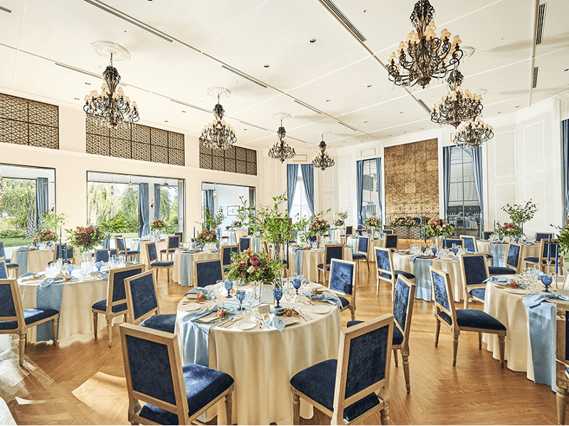 ■フォレスト
着席／180名、立食／200名、スクール／100名、シアター／200名
上質なリゾートスタイル。緑豊かなガーデンやテラスも併設され、多彩な演出が可能です。プライベートなパーティーからビジネスシーンまで幅広くご利用いただけます。