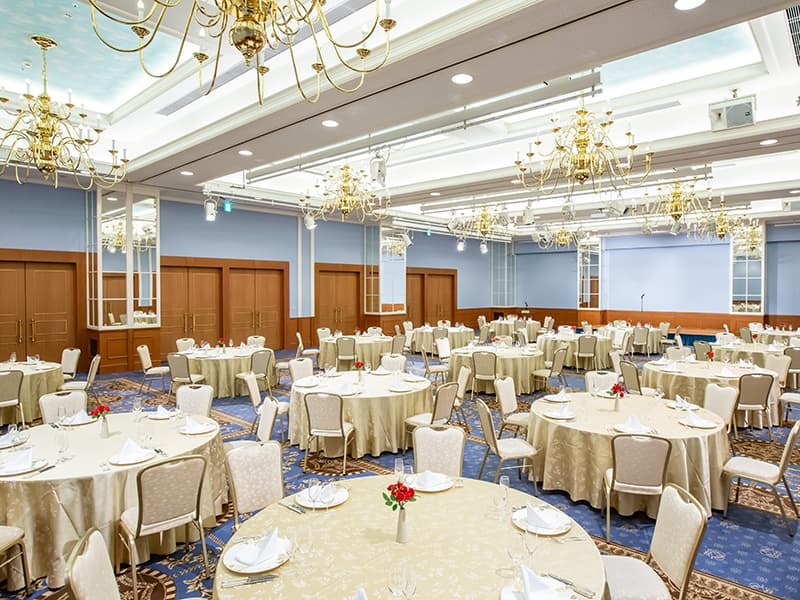 ■ケネディルーム
明るく開放的なメインバケット「ケネディルーム」は、会食で200名まで収容可能