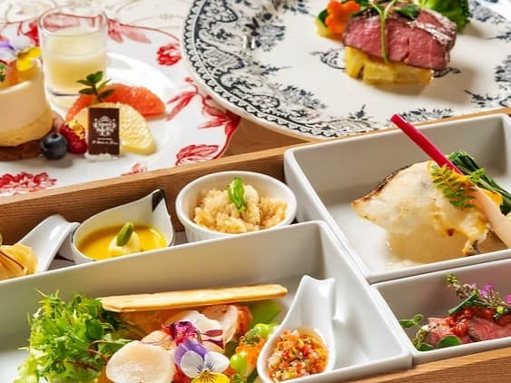 美しい盛り付けと繊細な味わいが織り成す、料理長渾身のフルコース。