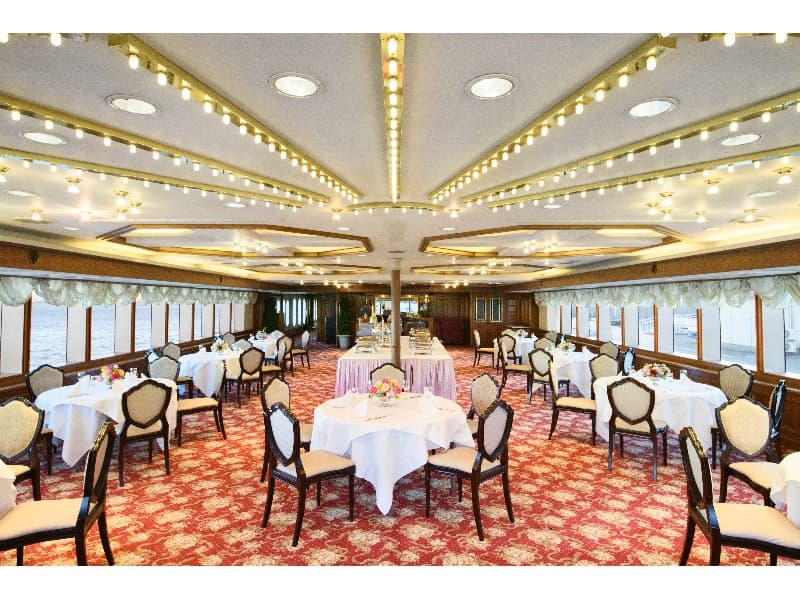 クラシカ号、個室名コンチェルト。
赤を基調としたお部屋。
ドラマ撮影など様々なイベント実績あり。