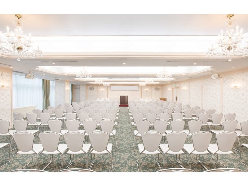 1F 外光の入る会場　ガーデンホール