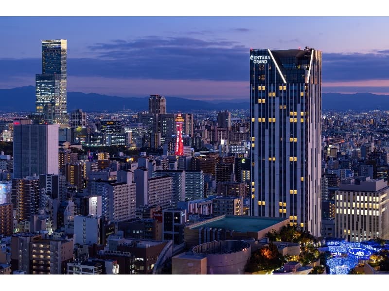 ホテル外観〈なんばパークス直結〉夕暮れ