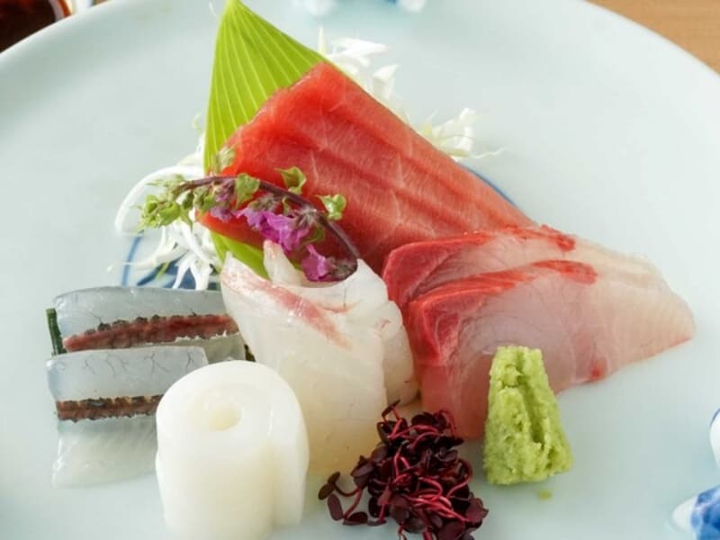 旬の魚介を職人が丁寧に仕立てた、こだわりの刺身盛り合わせ