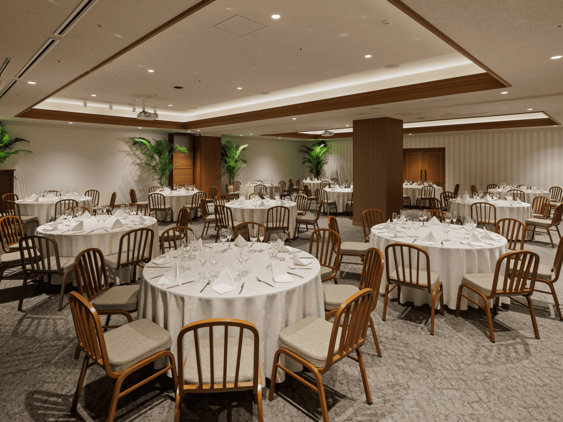 THE PORT ROOM（6F）