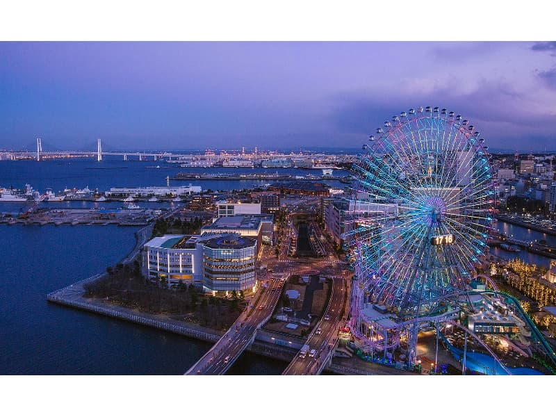 みなとみらいの中心に位置する横浜ベイホテル東急。みなとみらい駅から直結、大観覧車を目の前に臨むホテルです。
客室からの眺望（夜）