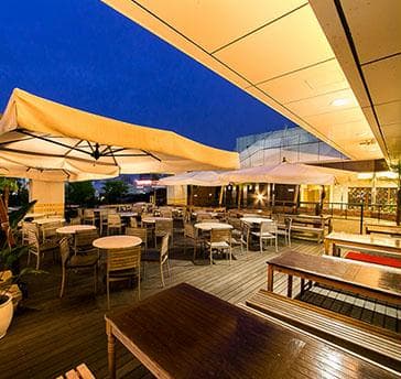 自慢のテラス席でランチやディナー、そして夏季のビアガーデンは超オススメ♪