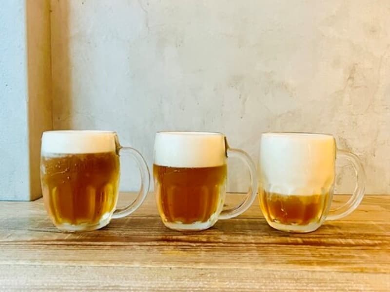 3種類の注ぎ方で楽しめるチェコの「ピルスナーウルケル」の生ビールをご用意！通常の泡量、半々の泡量で炭酸を弱く滑らかに、全部泡で濃厚に滑らかに…お好みの注ぎ方でお楽しみください。
