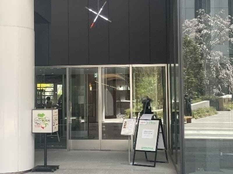 芝浦工業大学の豊洲キャンパス内
「銀座シシリア 豊洲店」入口