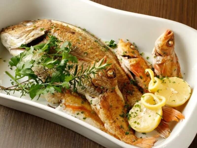 当店自慢の食材
銚子漁港より直送の新鮮な鮮魚
自社の独自ルートで仕入れた新鮮な朝獲れ鮮魚の料理が自慢です
他店には真似のできないコストパフォーマンスで提供いたします
