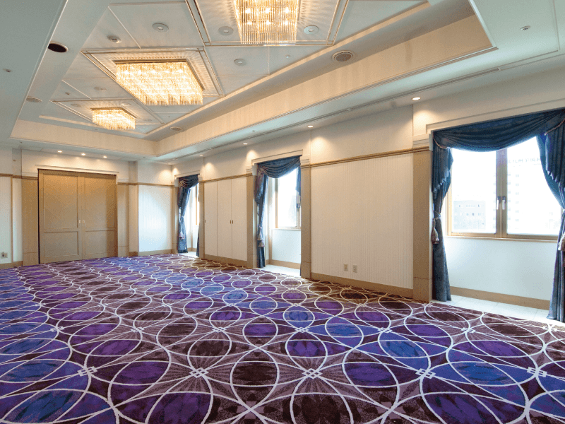 小宴会場【BALLROOM 02・03・06・07】着席パーティは最大36名、スクール形式は最大34名、シアター形式は最大50名収容可能。