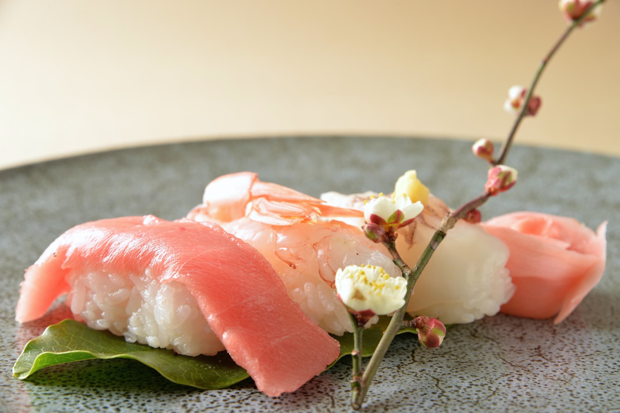 旬の食材と職人の技が織りなす、彩り豊かな日本料理をご堪能ください。