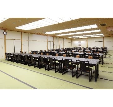 和の宴会場は最大120名まで利用可能です。また3分割可能です。
