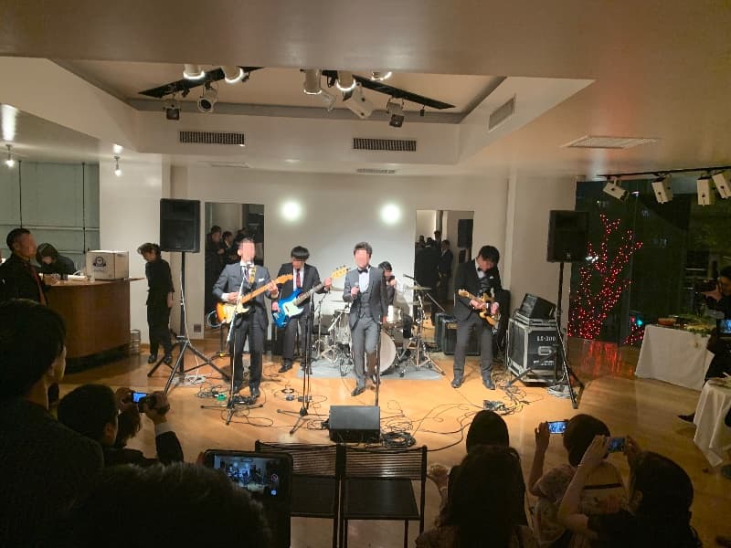 バンド演奏、各種楽器の生演奏など、多彩な演出が叶います