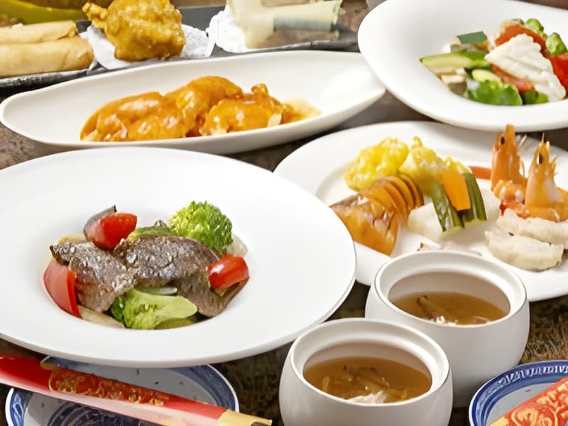 【お料理】
黒毛和牛・伊勢海老・北京ダックを味わう贅沢中華コース