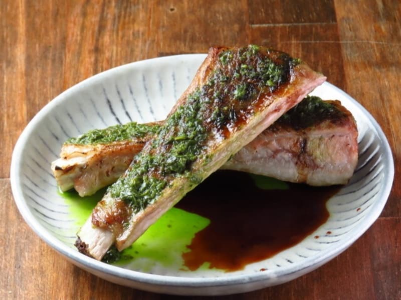 名物！「ほろほろスペアリブ」
骨まで楽しむイタリアの味！