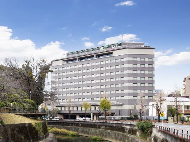 【アークホテル熊本城前　外観】
熊本城を眼前に望むハイグレードな都市型ホテル