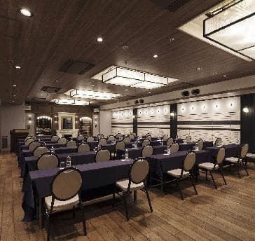 【ハート】
面積：130㎡
スクール（2名掛）：60名
スクール（3名掛）：90名