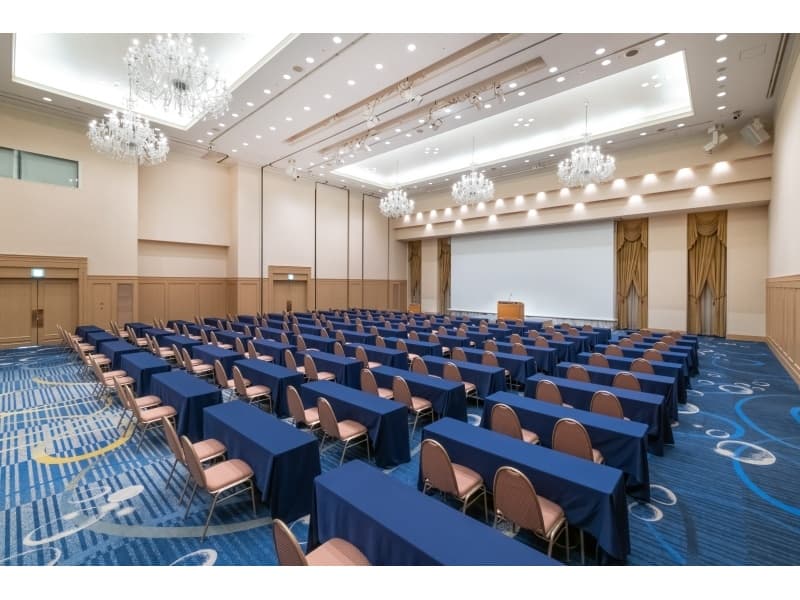 国際館パミール会議　スクール形式　　　　　　　（1卓２名掛け　140席）　