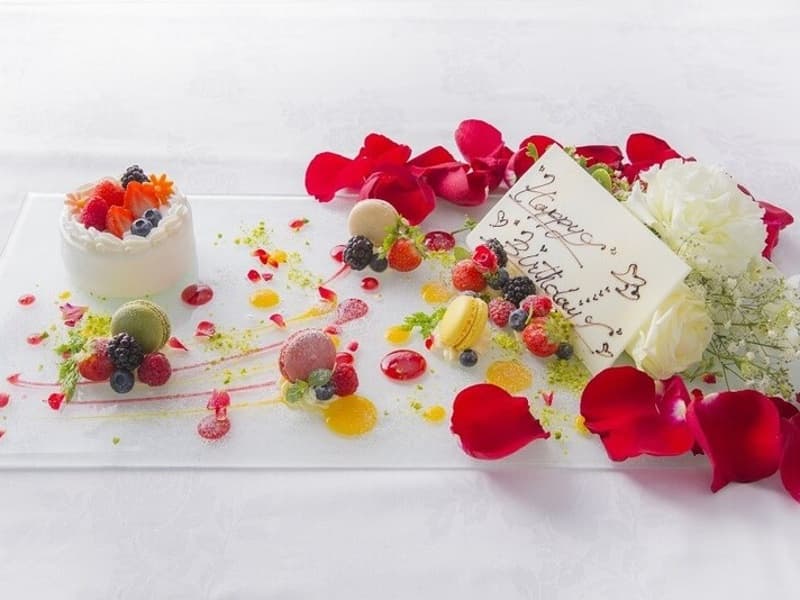 【ザ・レギャントーキョー　料理】
特別なお祝いには、特別なスイーツを。是非、ご相談下さい。