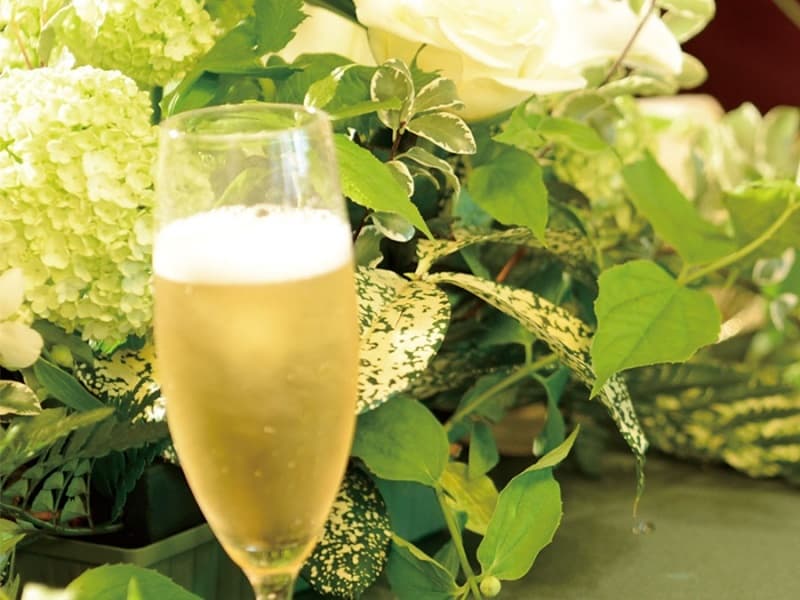 「装花手配」
贈呈用花束のお手配も承ります。
（2日前までに要予約）