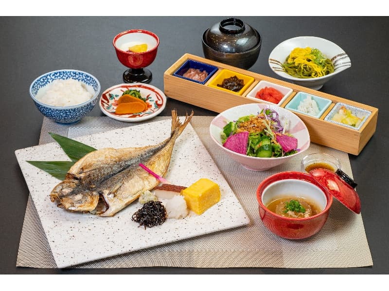 朝食