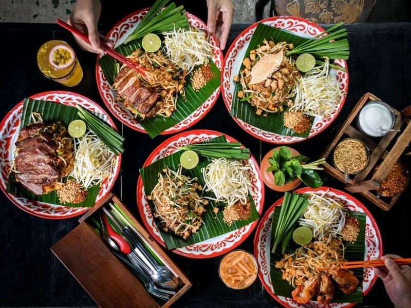 【お料理】
様々なお料理でおもてなしいたします！