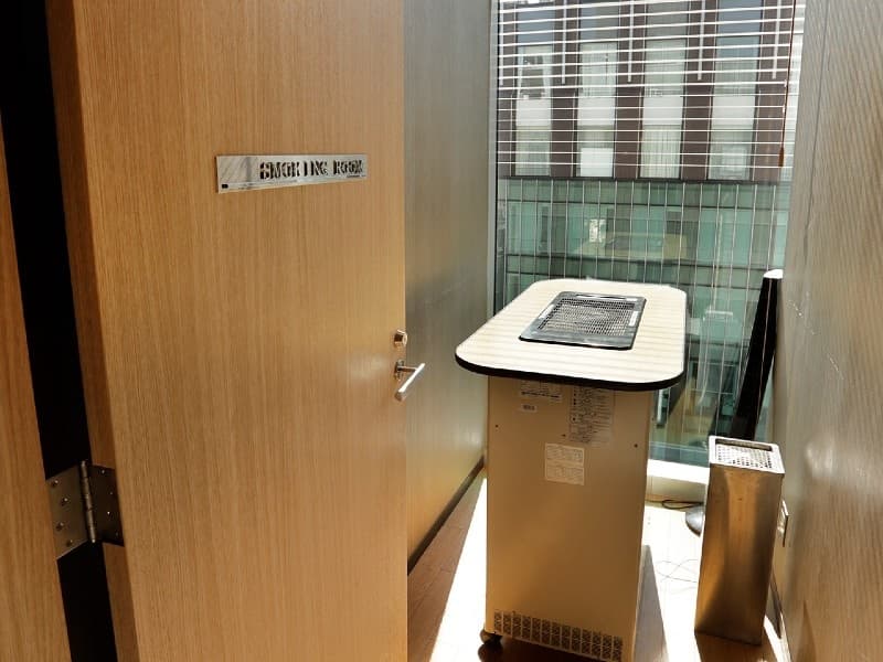 各フロア毎に喫煙室を用意