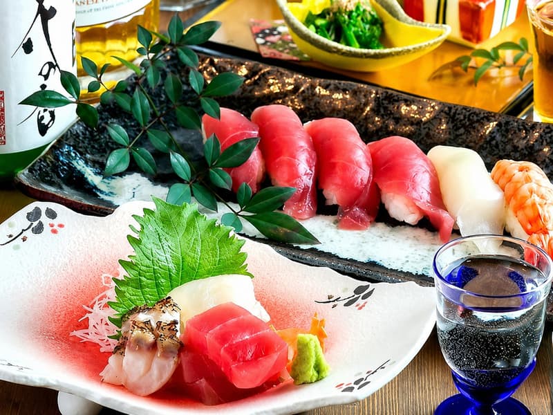 【お料理】
手間を惜しまないこだわりの料理で、心温まる時間をお過ごしください。