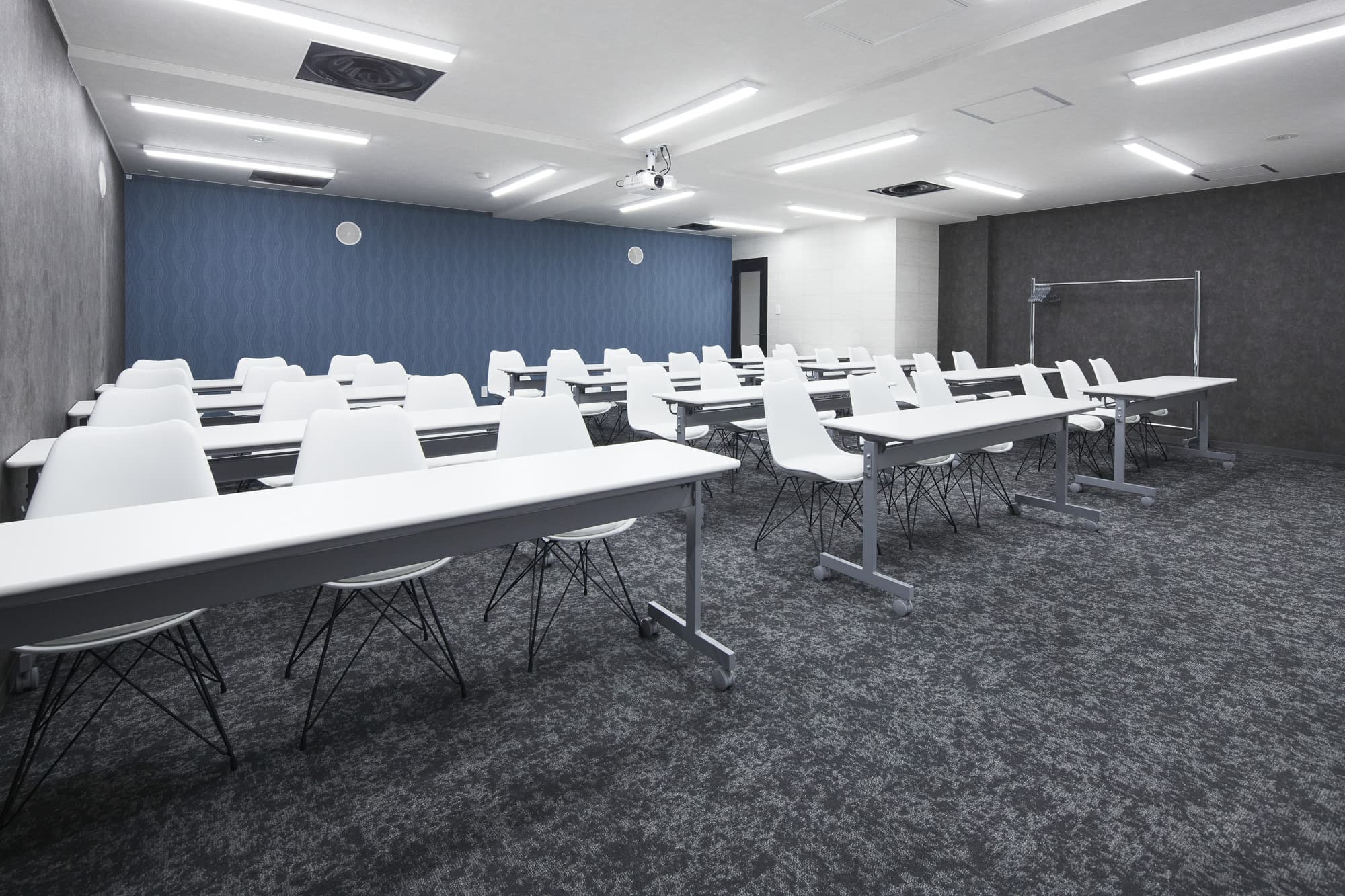 スクール形式36名着席可能 - TIME SHARING 新宿6Bの写真