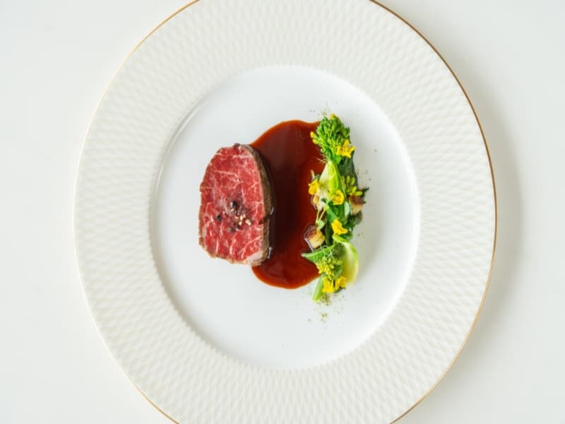 お料理イメージ
コース料理：広島牛ヒレ肉のロティ
季節によりメニュー内容に変更がある可能性があります。
※コース料理は11名様より承ります。
