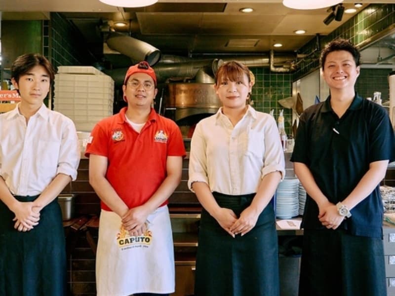 笑顔が似合う店舗スタッフ