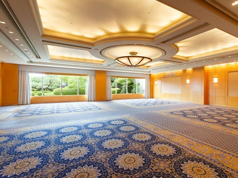 5階 吉野の間
・面積：315m²　　天井高：4.45m
・カクテルブフェ：200名、着席ブフェ：90名、正餐：160名、シアター：297名、スクール：147名