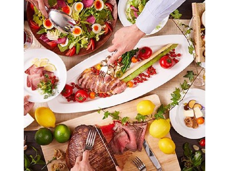 ■マグリット自慢のお料理。
テーブルビュッフェ、お料理テーブルを準備してのビュッフェ、２つのビュッフェスタイルでパーティースタイルに合わせてお選びいただけます。もちろんコース料理もご用意しております。