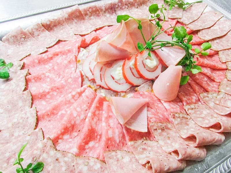 ビジネス・プライベートと様々な用途（懇親会・歓送迎会など）のパーティーにご利用いただけ、お客様のご要望に合った、パーティーメニューをご用意致します。
お客様１人１人に合ったプランをご提案させて頂きますので、お気軽に御相談くださいませ。