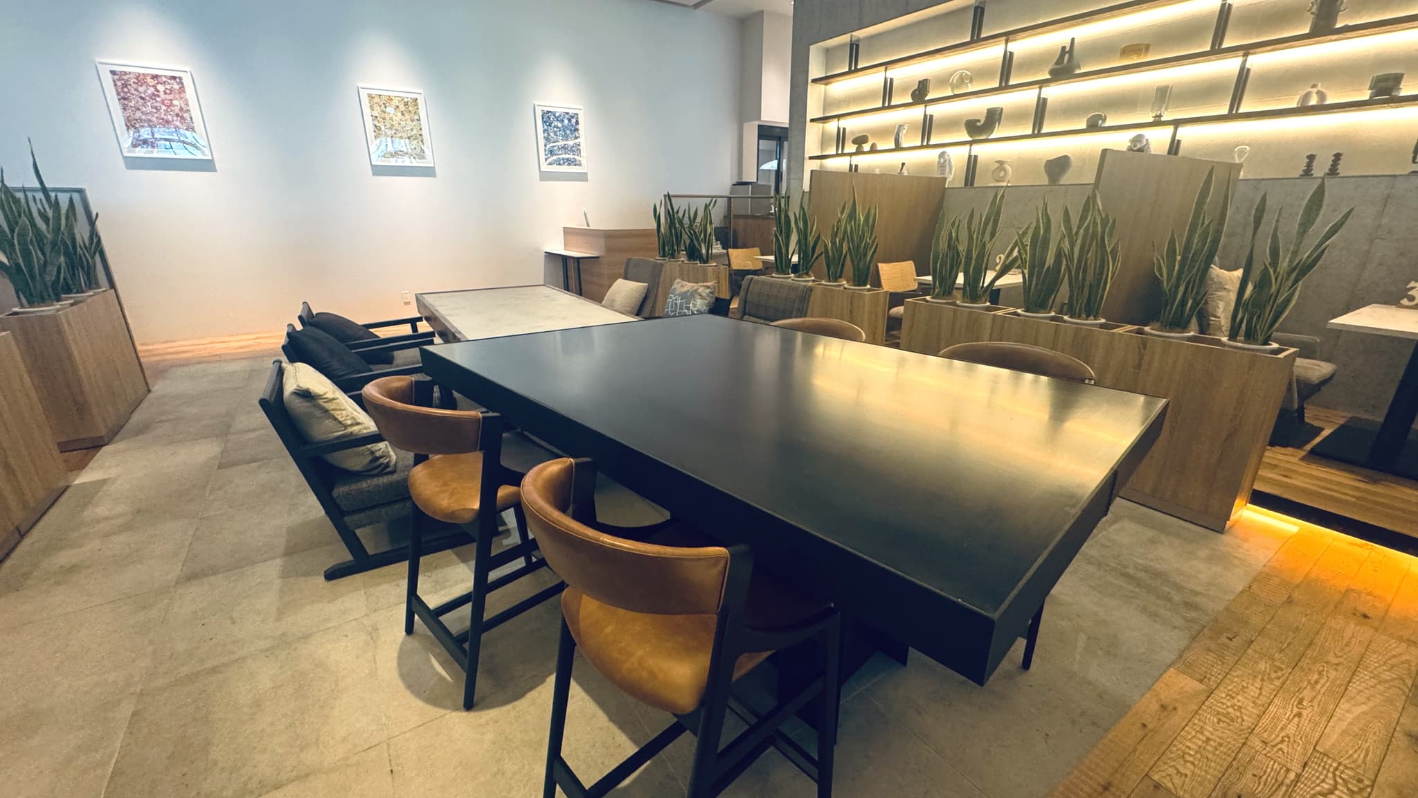 メインフロア_X PLACE cafe lounge<歌舞伎町タワー5階>