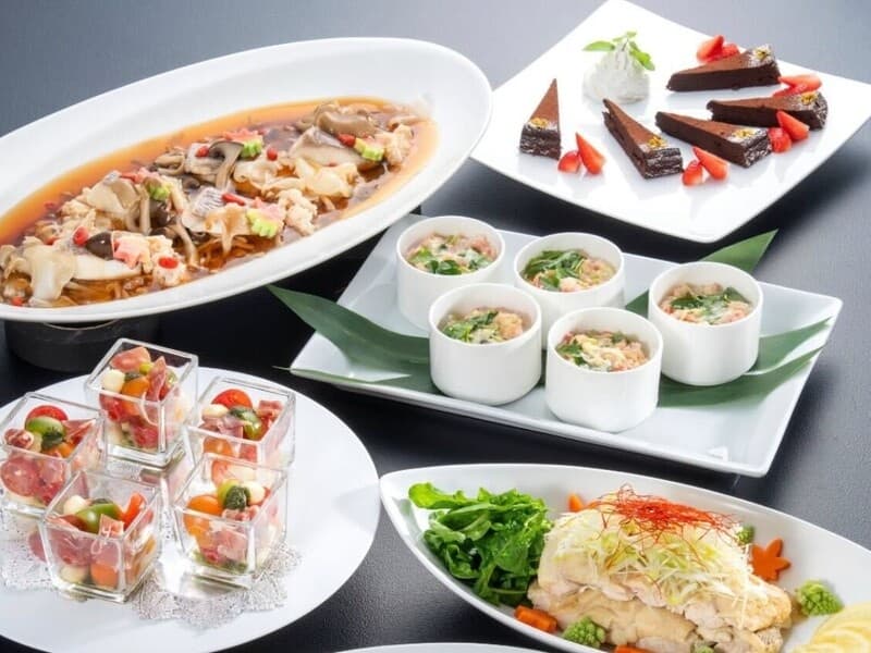 【お料理一例】
地場産の食材を取り入れた和洋折衷のメニューから、本格的なコース料理、ブッフェスタイルや卓盛料理など幅広く対応しております。
