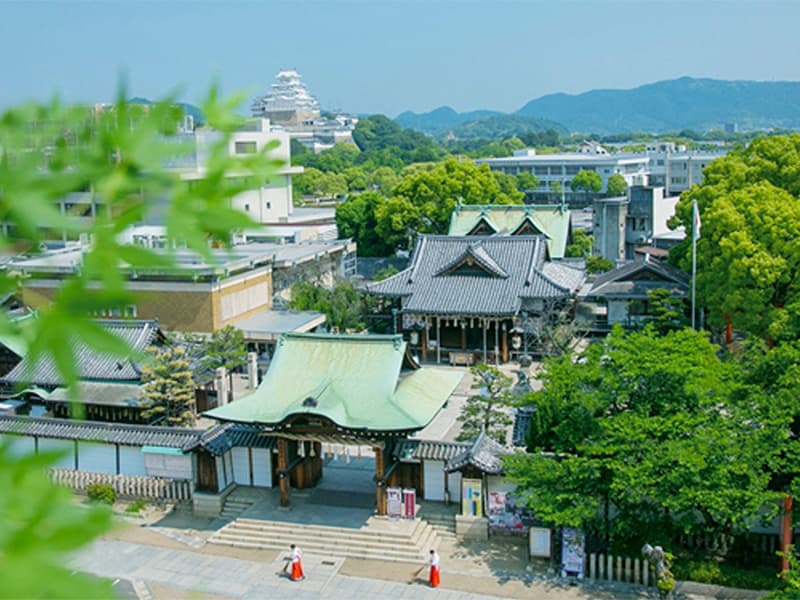 播磨国総社に隣接。世界文化遺産姫路城へ徒歩５分